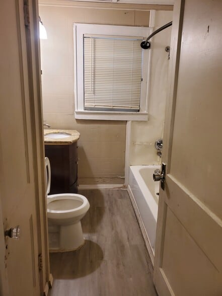 Bathroom - 222 W Murrill St