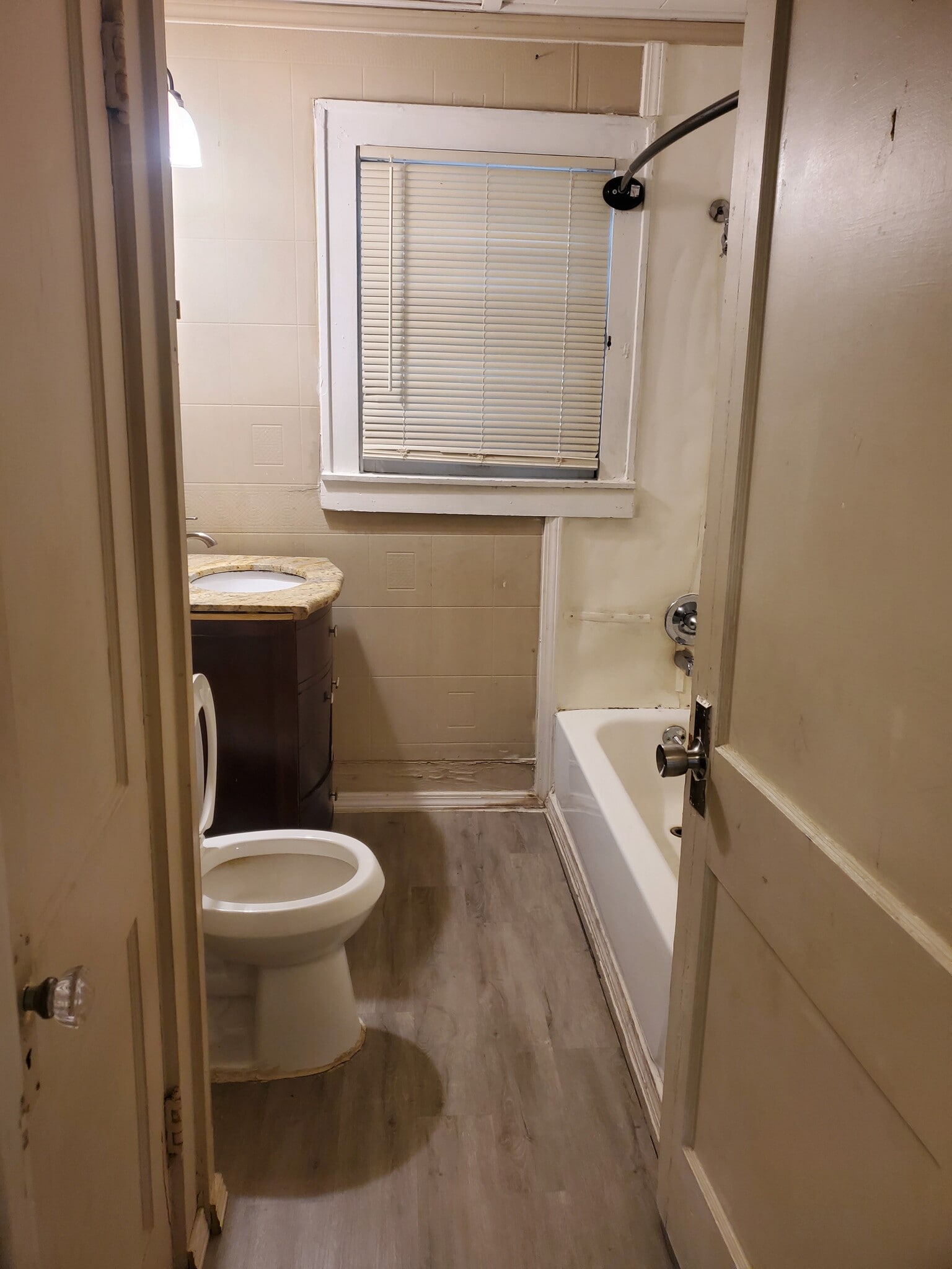 Bathroom - 222 W Murrill Ave