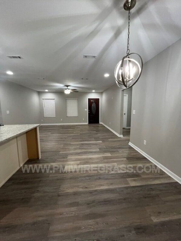 Building Photo - 347 Spruce Ln