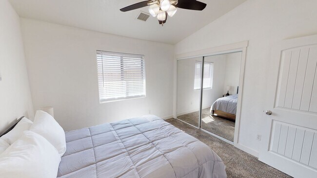 Building Photo - Ken-561 N 10th Pl. Show Low, AZ 85901
