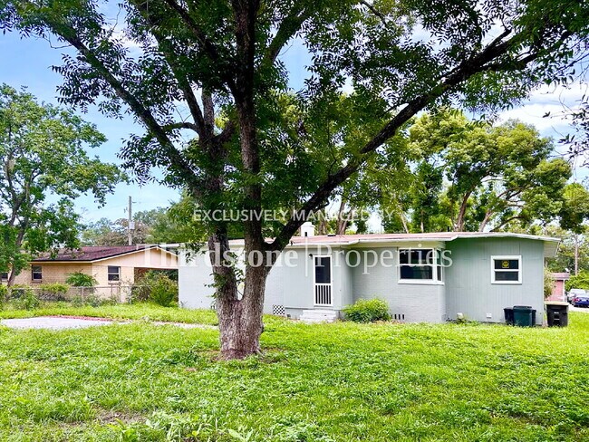 Building Photo - 1120 Skye Dr E