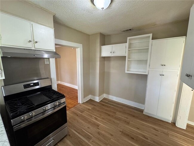 Building Photo - 134 N Carlen St