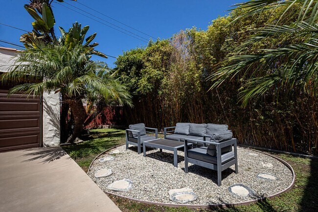 Building Photo - Beautifully Restored 3BR Miracle Mile Duplex | 1,725 SF | Near Metro D Line
