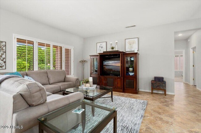 Building Photo - 16232 W Tapatio Dr
