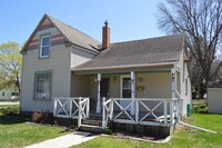 Building Photo - FOR RENT: 2 Bedroom House