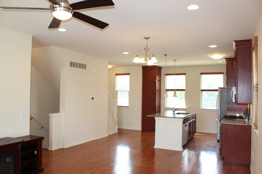 Building Photo - 3088 Kilmer Dr