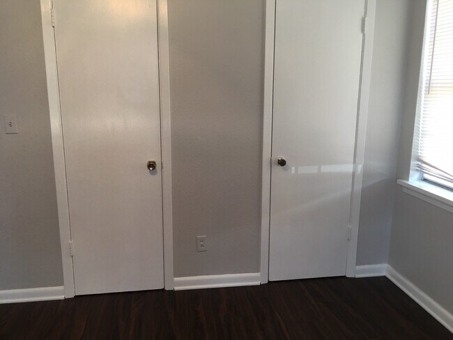 Building Photo - LINWOOD- section 8 approved