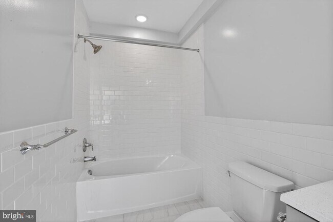 Building Photo - 541 N Orianna St