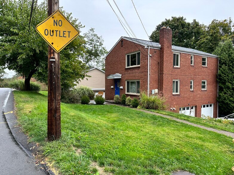 Building Photo - 2751 Dwight Ave
