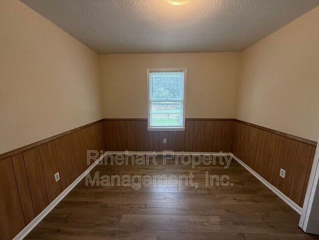 Building Photo - 1570 Marett Blvd