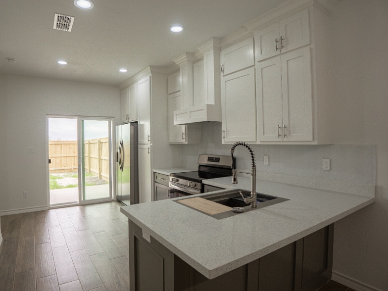 Building Photo - 4310 Escondido Ln