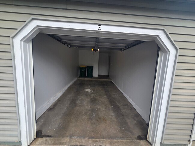 Building Photo - 8470 Everett Way