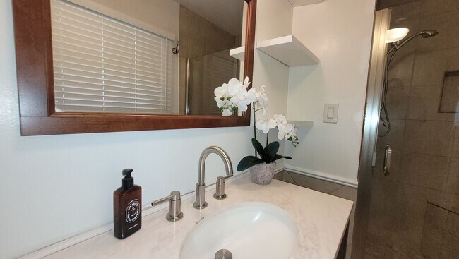 Building Photo - Stunning remodel in ideal location!