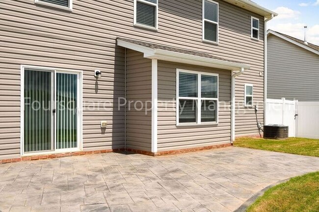 Building Photo - Spacious 3-Bed Home with Loft, Modern Kitc...