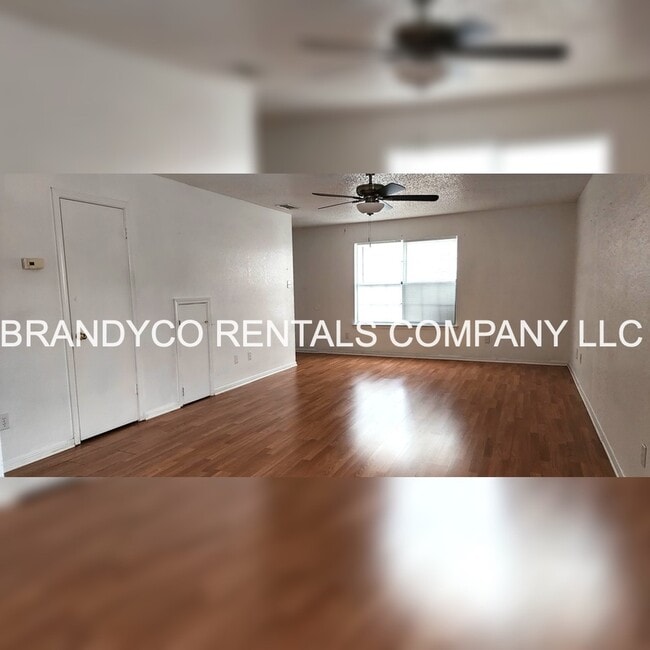 Building Photo - 901 Clairidge Ave