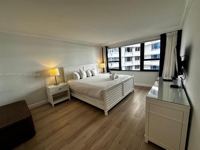 Building Photo - 5225 Collins Ave