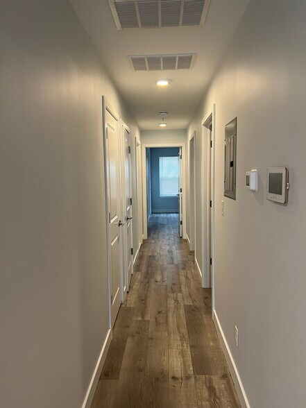 Building Photo - 35 Woodside Pl