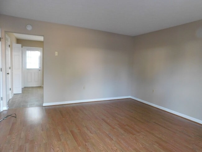 Building Photo - Townhouse Available