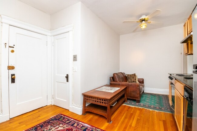 Building Photo - 35 Queensberry St