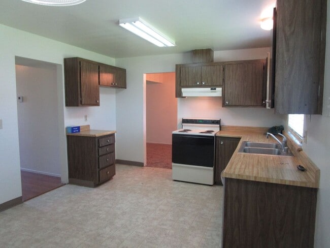 Building Photo - 404 Coot Ln