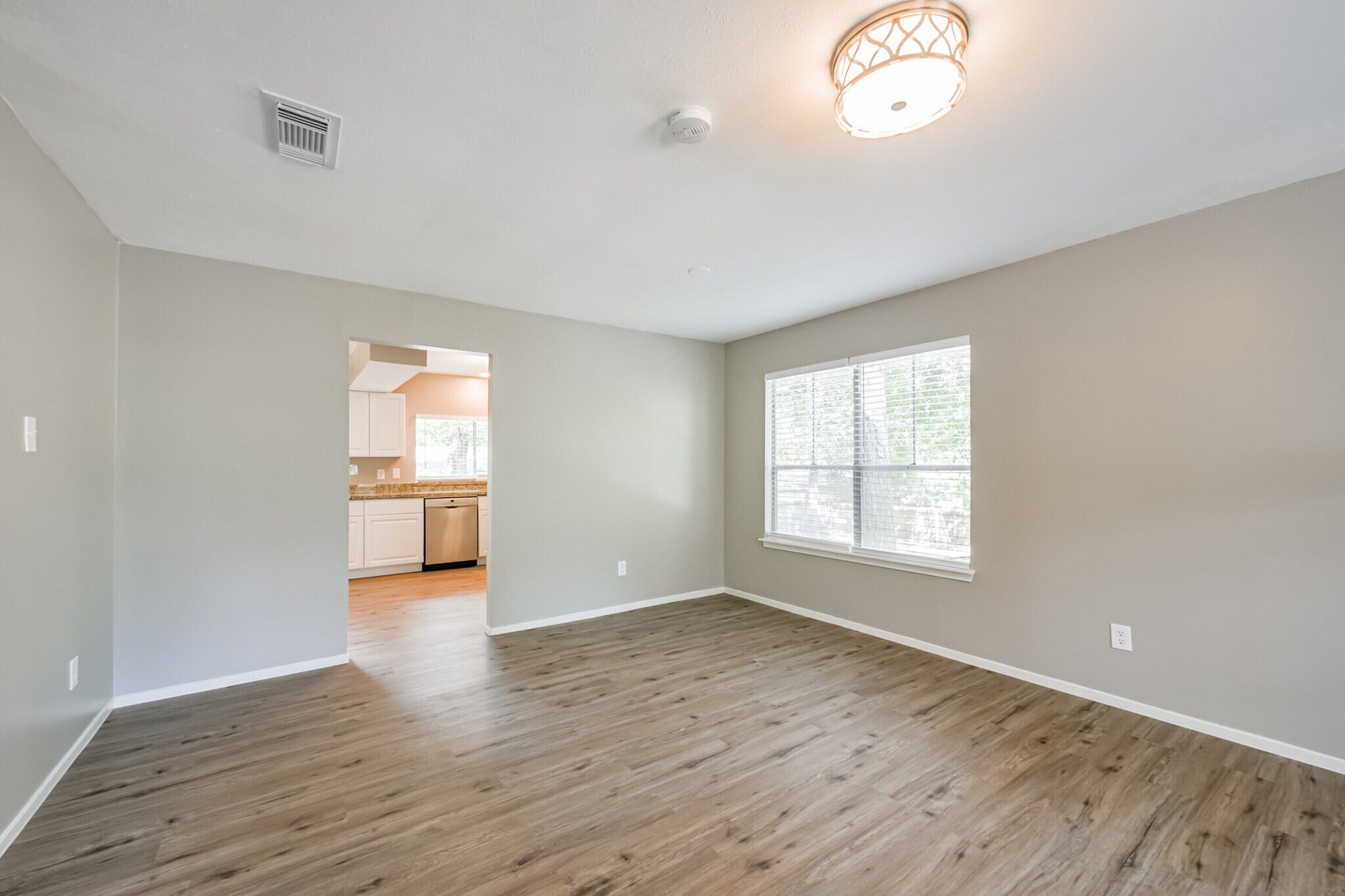 Building Photo - 2051 Oak Shores Dr