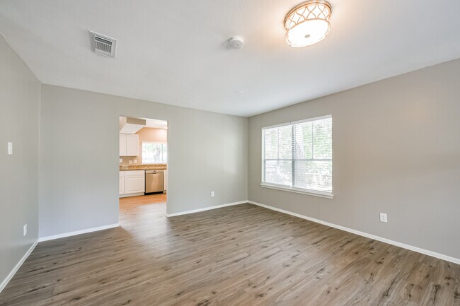 Building Photo - 2051 Oak Shores Dr