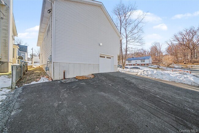 Building Photo - 25 Clinton St