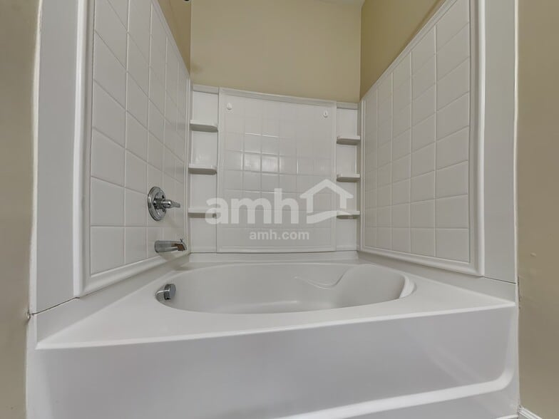 Building Photo - 89 Norwich Dr