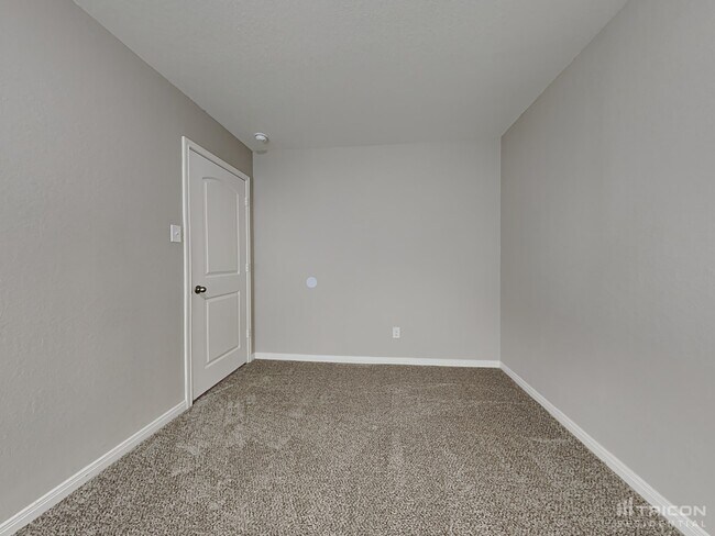 Building Photo - 6215 Baywood Cres