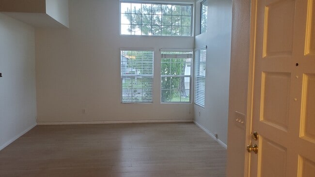 Building Photo - 26721 Linnet Ct