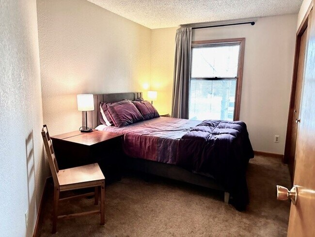 Building Photo - Long Term Rental- 549C Rainbow Village