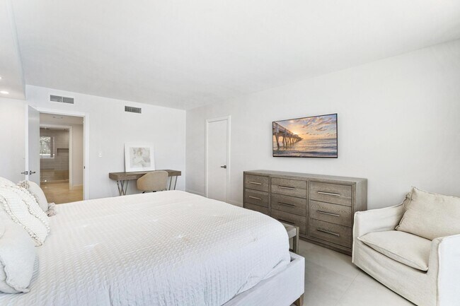 Building Photo - 2600 S Ocean Blvd