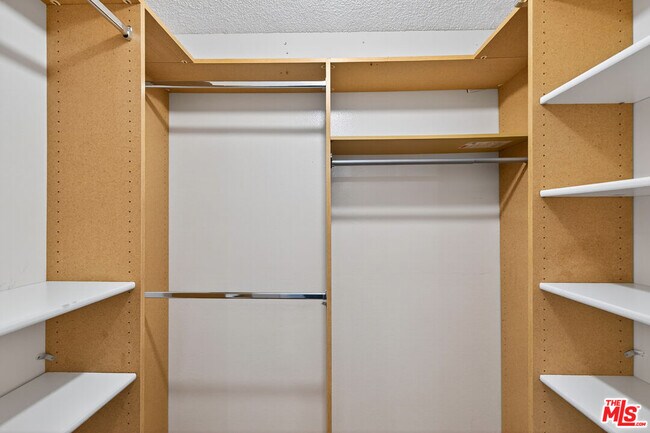 Building Photo - 1920 Pandora Ave