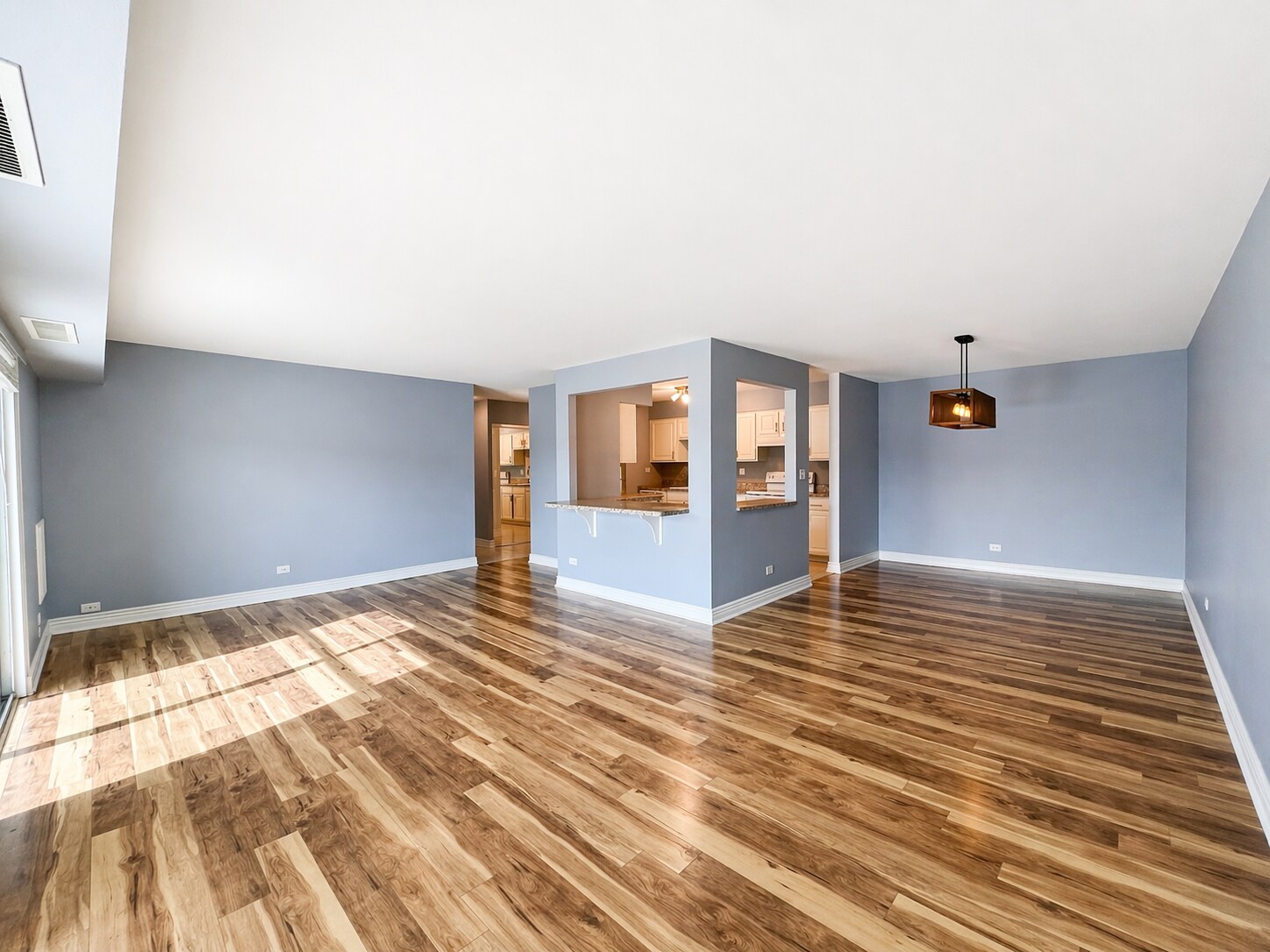 Building Photo - 1615 E Central Rd