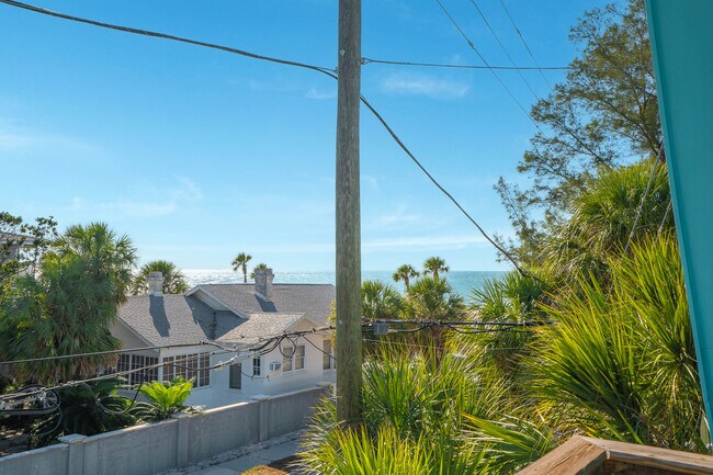 Building Photo - 113 4th Ave