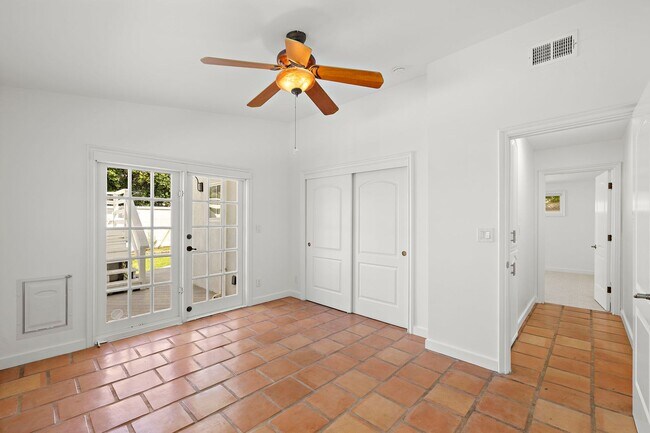 Building Photo - 114 Avenida Cadiz
