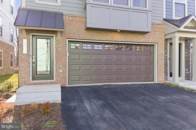 Building Photo - 1011 Venifena Terrace SE