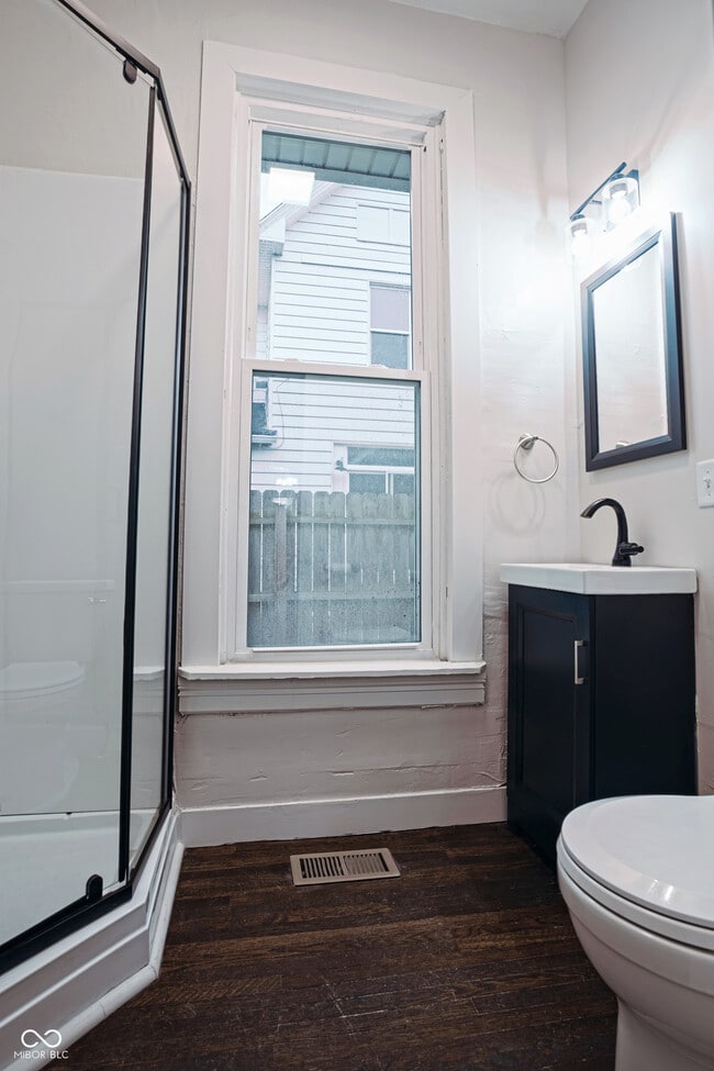 Building Photo - 217 S Meridian St