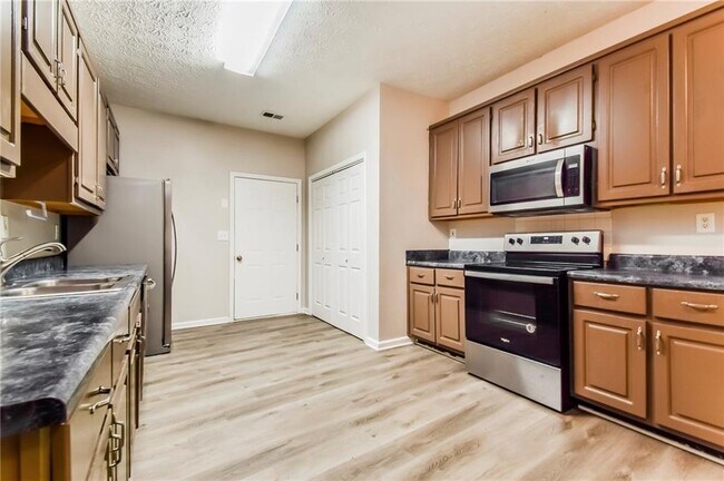 Building Photo - 3949 Tyler Ct