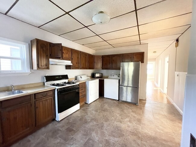 Building Photo - 26-28 Harbor View St