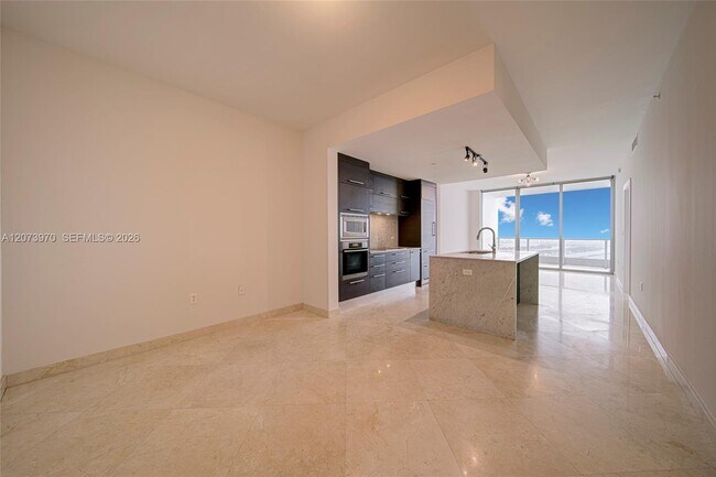 Building Photo - 900 Biscayne Blvd