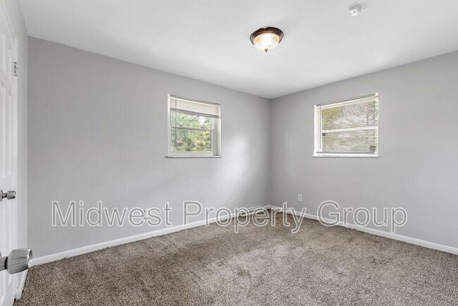 Building Photo - 4452 Eminence Blvd