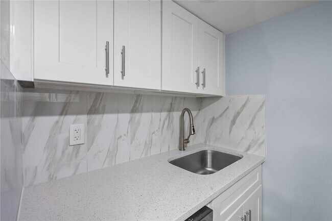 Building Photo - 318 Blackstone Ave