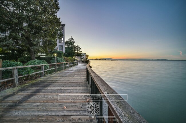 Building Photo - Breathtaking Bay, Lagoon, Marina & Sunset ...