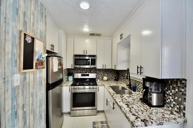 Building Photo - 3330 Beran Dr
