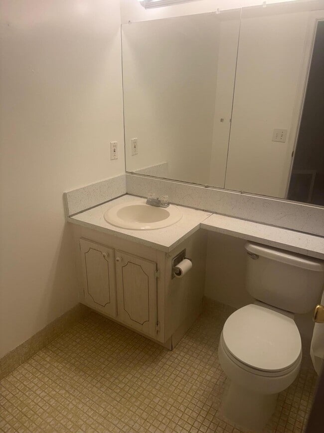 Building Photo - 358 Chatham R