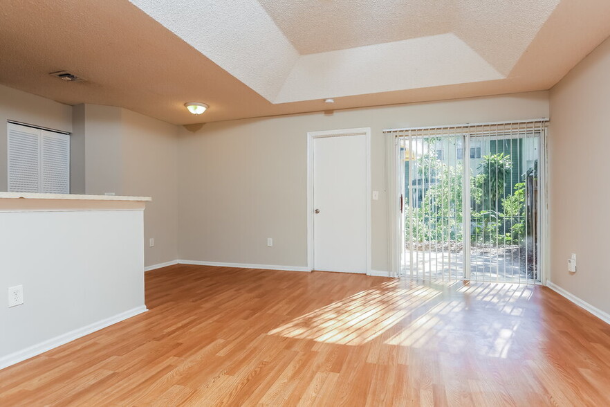 Building Photo - 4082 Eastridge Dr