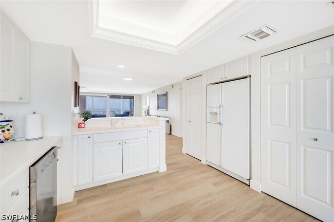 Building Photo - 6849 Grenadier Blvd
