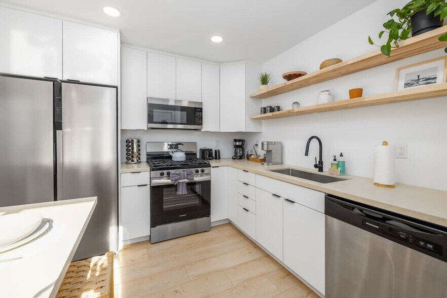 Building Photo - 3725 Jefferson St