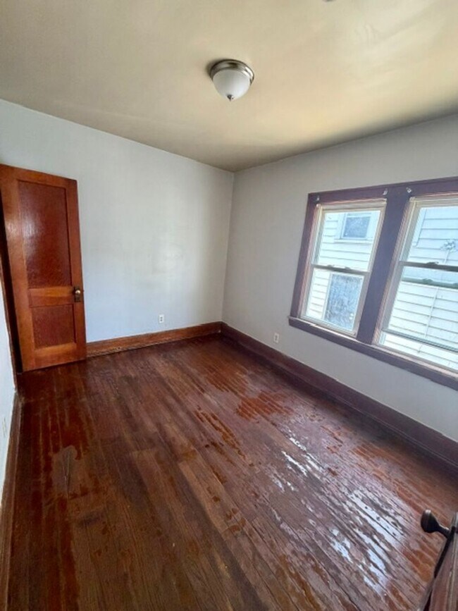 Building Photo - 3376 W 95th St